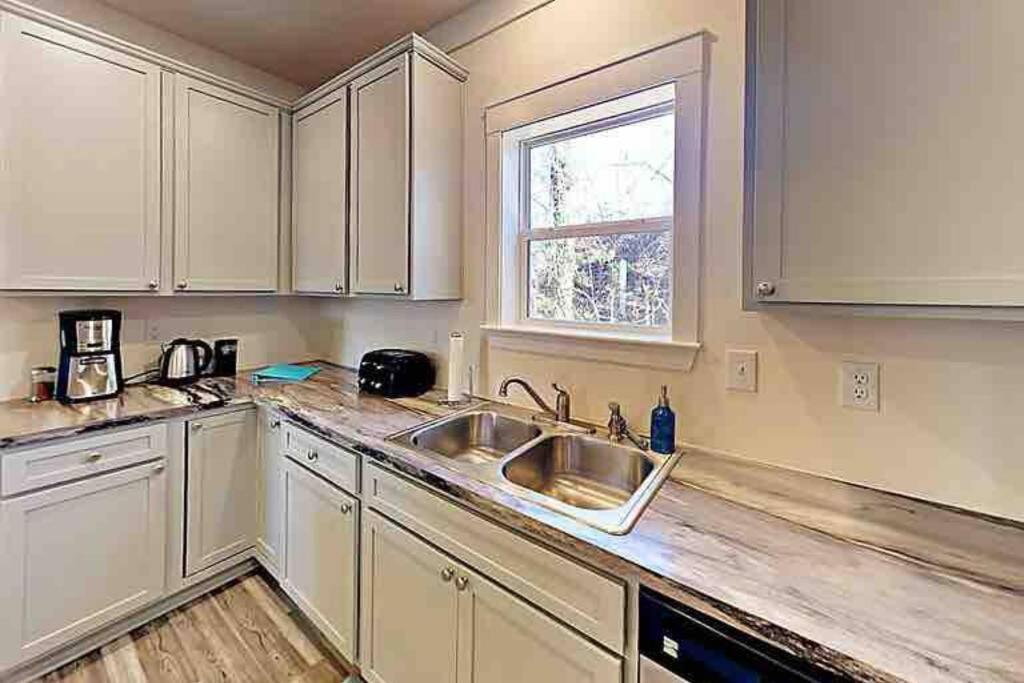 Serenity Views Comfort - Close To City & Parkway! Weaverville المظهر الخارجي الصورة